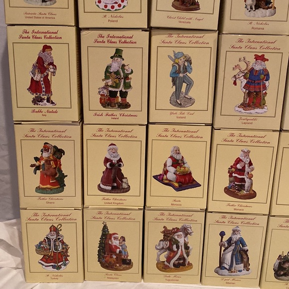 Vintage The International Santa Collection Lot of 41 figurines - Picture 3 of 7